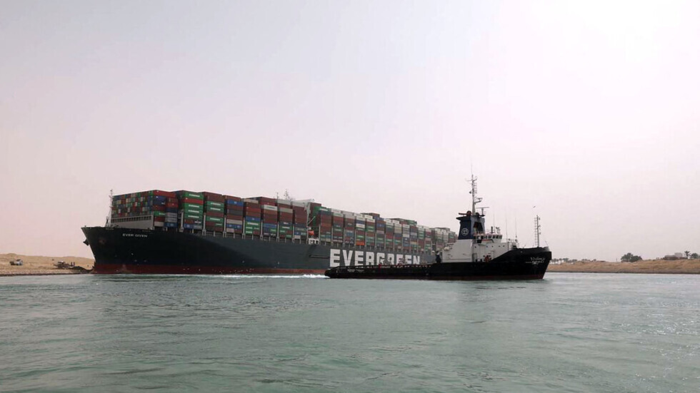 أنقرة: جاهزون للمساعدة في تعويم سفينة قناة السويس الجانحة