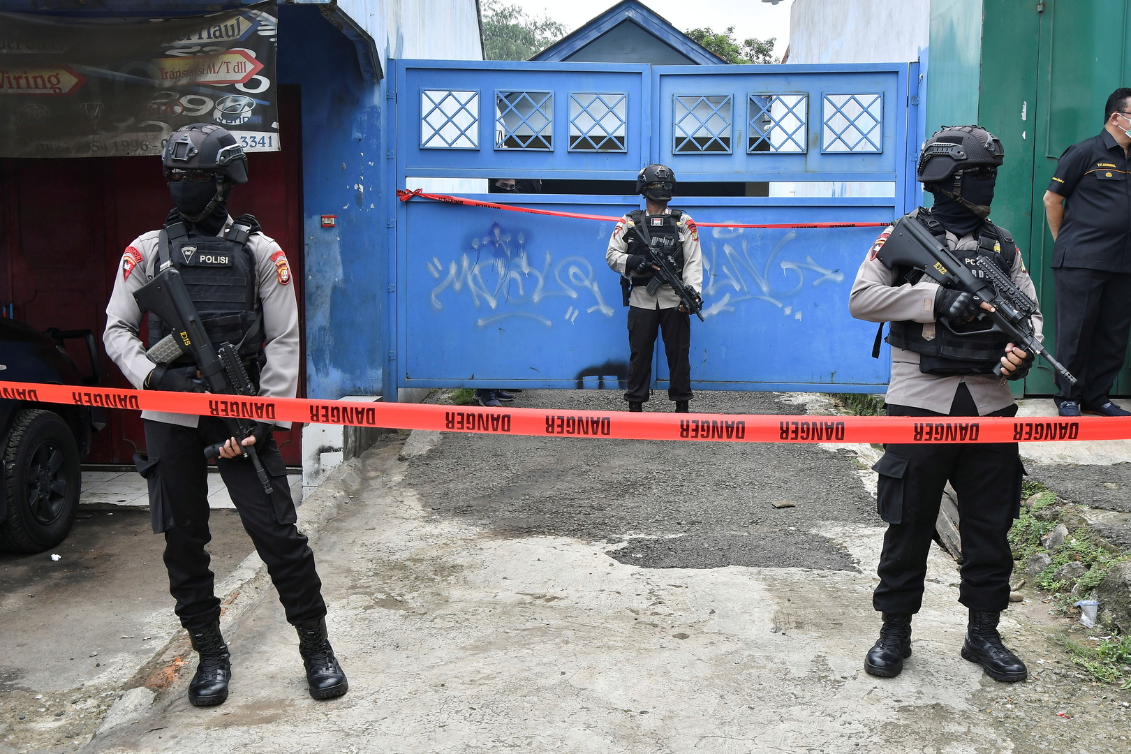 إندونيسيا.. توقيف رجل وامرأة على خلفية التفجير الانتحاري وضبط متفجرات