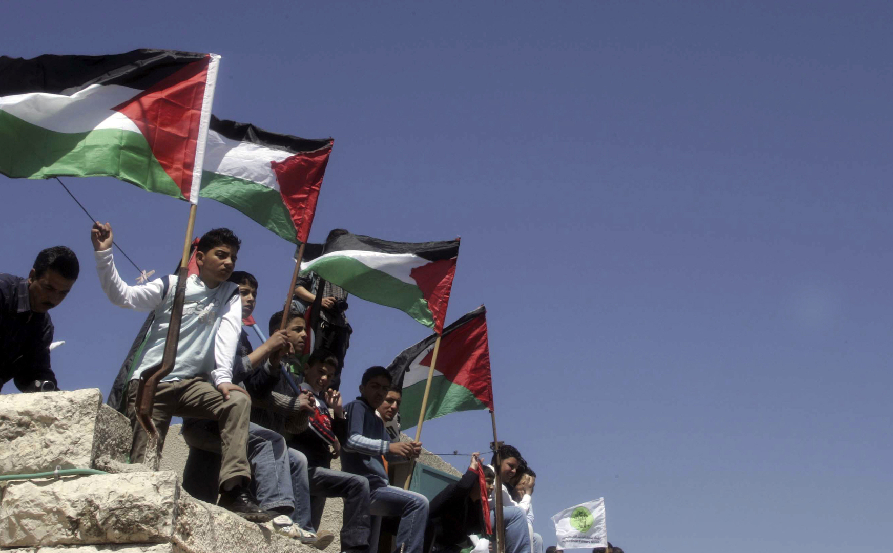 الفلسطينيون يحيون يوم الأرض ودعوات لتعزيز الوحدة الوطنية
