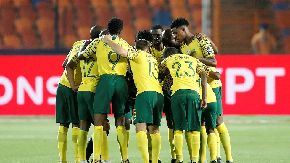 جنوب إفريقيا تقيل المدرب نتسيكي عقب الفشل في التأهل لكأس الأمم
