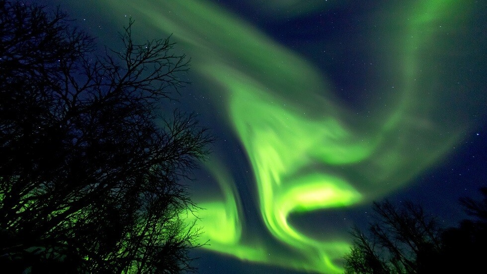 الأقمار الصناعية تسجل إعصار بلازما في الفضاء فوق منطقة القطب الشمالي