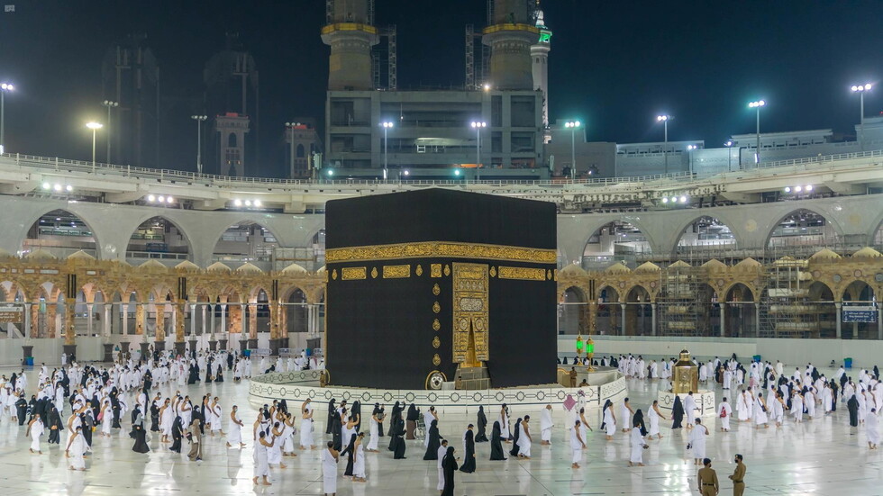 بالفيديو.. الأمن السعودي يلقي القبض على شخص ردد شعارات مناصرة لـ"داعش" في الحرم المكي