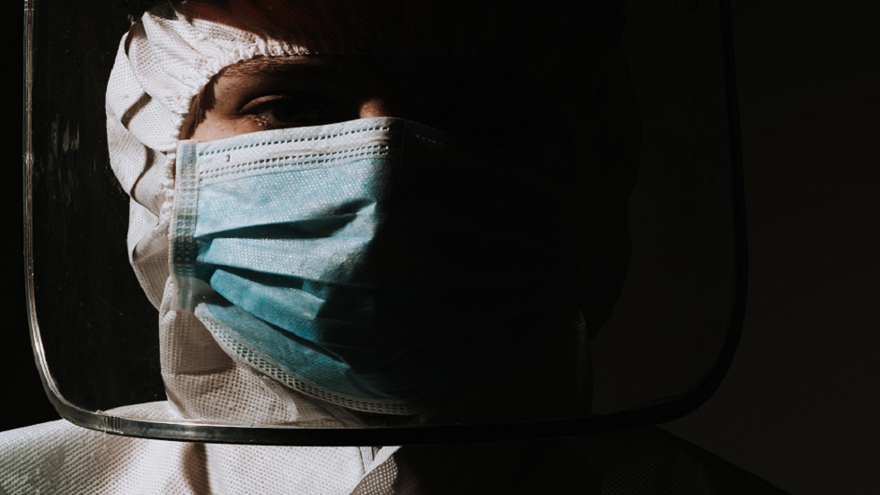 تجارب تكشف أن ضوء الشمس يثبّط نشاط فيروس كورونا 8 مرات أسرع من المتوقع.. والعلماء في حيرة!