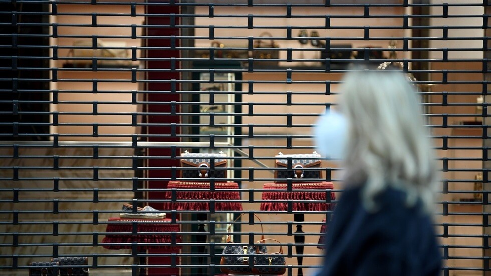 إيطاليا تسجل تراجعا في إصابات ووفيات كورونا