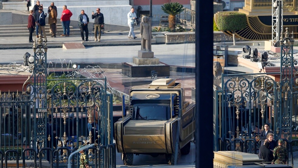 السيسي يدعو العالم لمتابعة موكب المومياوات الملكية