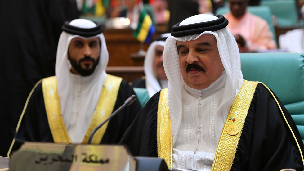 العاهل البحريني يعلق على التطورات في الأردن