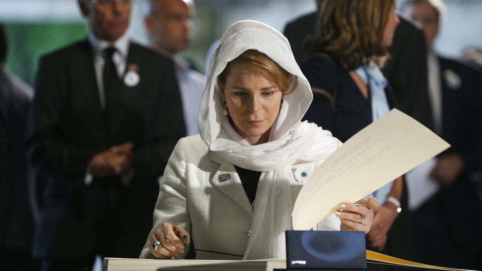 الملكة نور والدة الأمير الأردني حمزة بن الحسين تطالب بـ