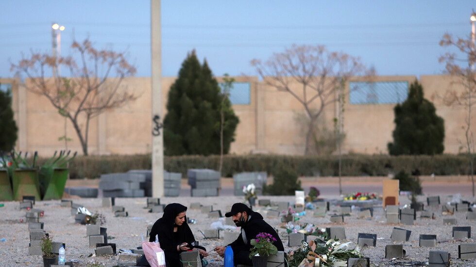 السلطات الصحية: الوضع في إيران أصبح خطيرا