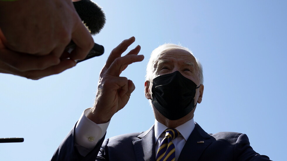 بايدن يدافع عن اقتراحه بزيادة ضريبة الشركات