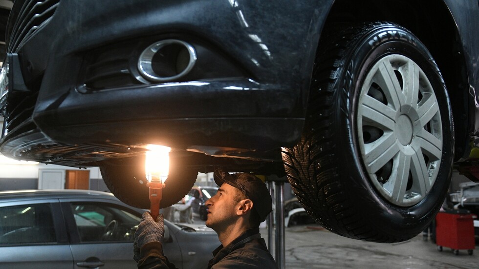 رجل أعمال كبير يكشف عن وصفة لحل المشكلة الرئيسية لقطاع صناعة السيارات الروسي