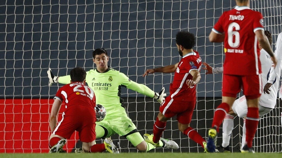 شاهد.. محمد صلاح يسجل هدفا رائعا بين أربعة من لاعبي ريال مدريد