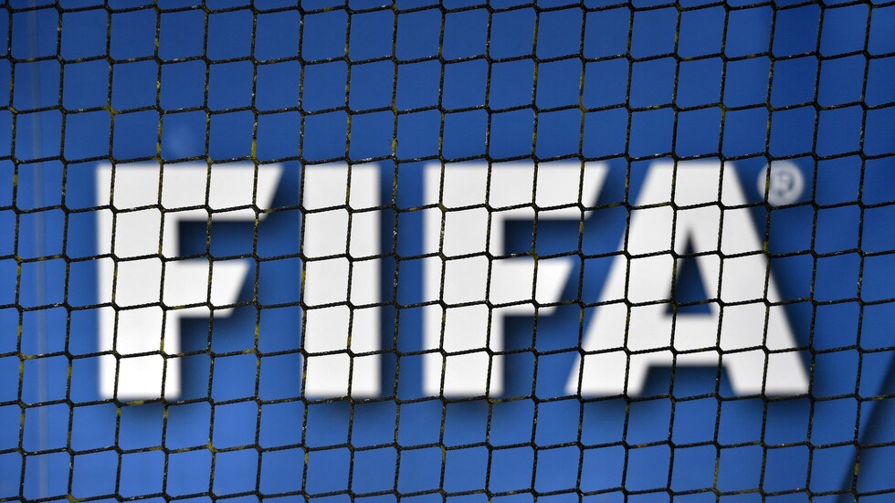 الفيفا يقرر إيقاف اتحادي باكستان وتشاد