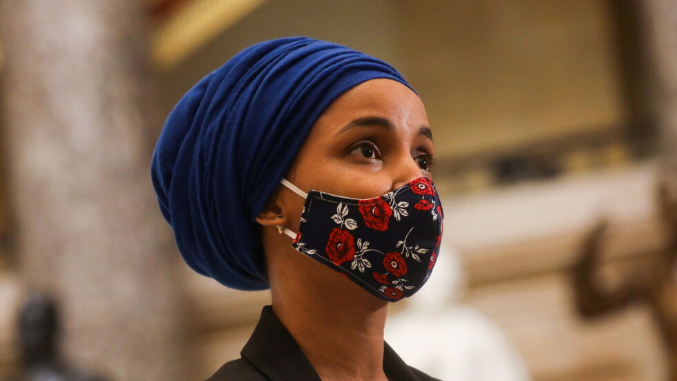 إلهان عمر تنتقد خطة بايدن لمواصلة بناء الجدار الحدودي