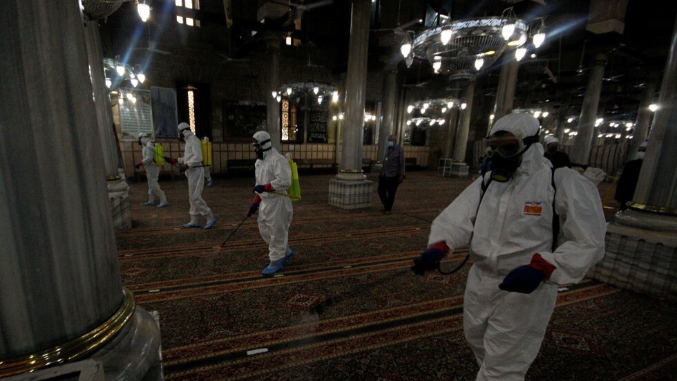 مصر تسجل 37 وفاة ونحو 800 إصابة جديدة بكورونا