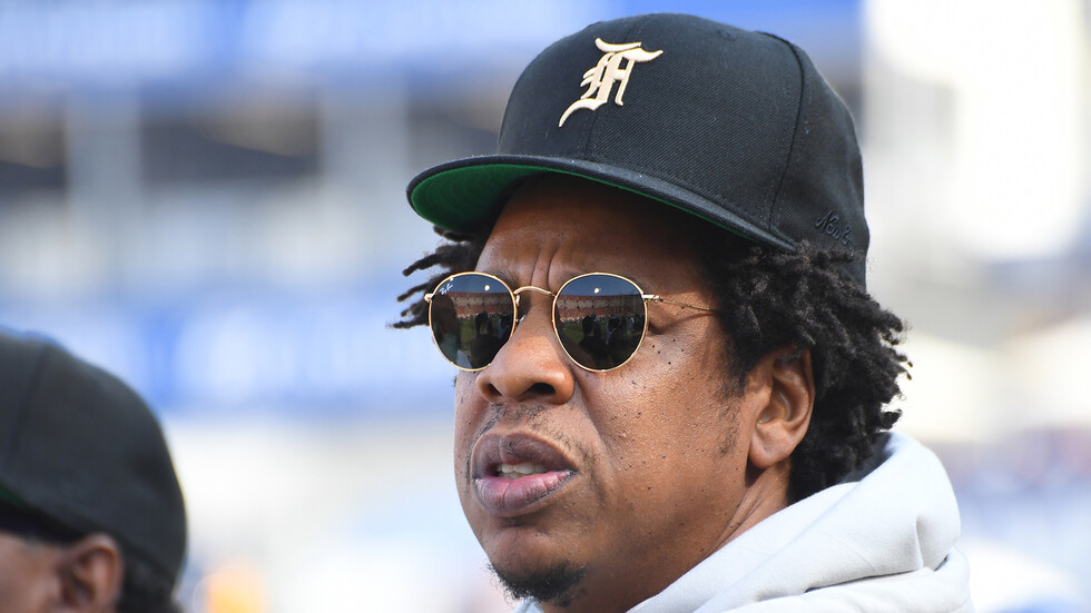 ارتداه مغني راب.. غضب في كينيا بسبب "تي شيرت" عليه صورة مسجد