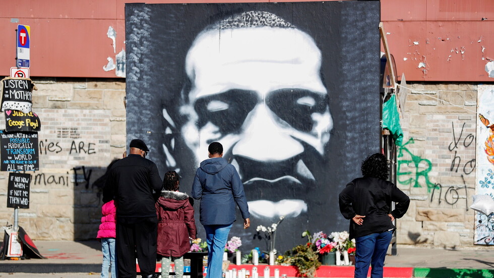 خبير أمريكي: الشرطي شوفين استخدم قوة قاتلة مفرطة أثناء توقيف جورج فلويد