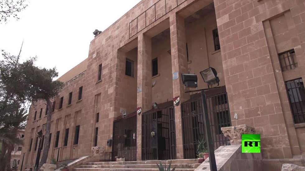 كاميرا وزارة الدفاع الروسية تدخل متحف تدمر المدمّر