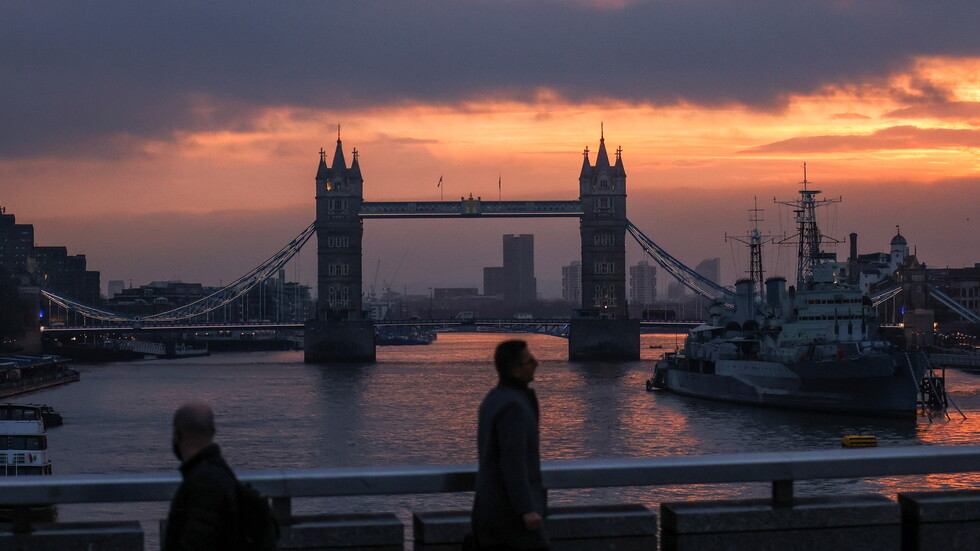 بريطانيا تسجل أكثر من 50 وفاة و3 آلاف إصابة جديدة بكورونا