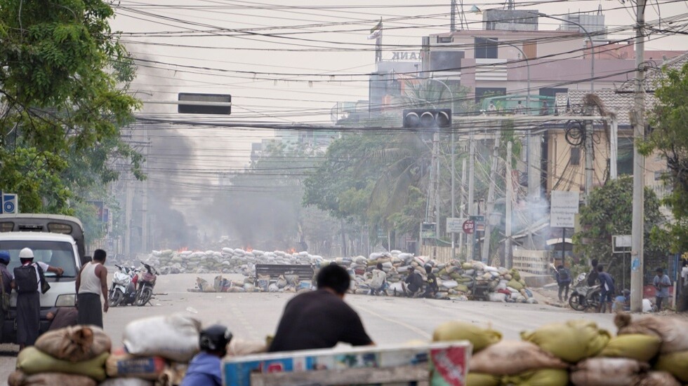 ميانمار.. المجلس العسكري يقيّد الإنترنت ويصادر أطباق استقبال البث الفضائي
