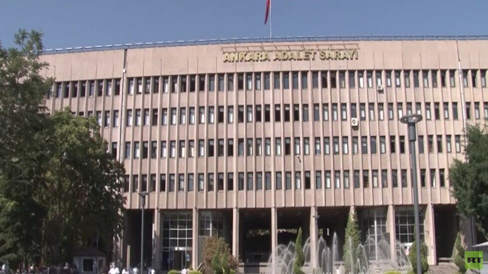 تمديد حبس الضباط المتقاعدين في تركيا