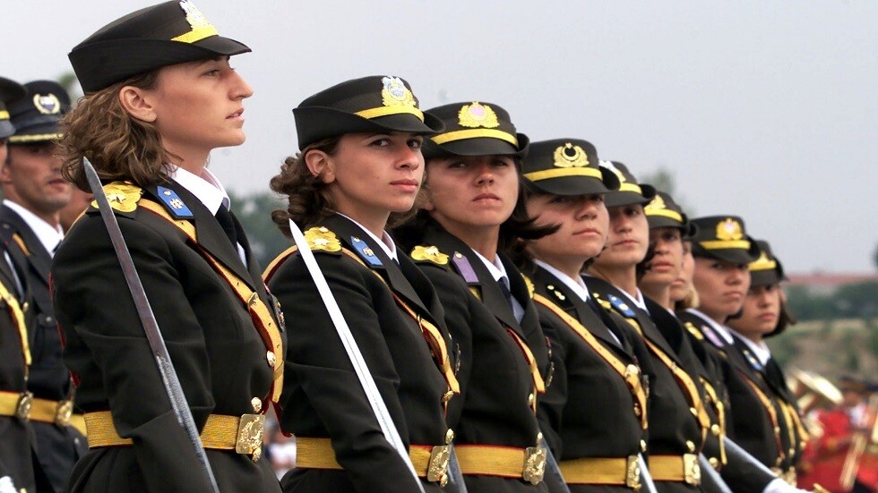 تركيا.. مجلس الدولة يبت في قرار ارتداء العسكريات الحجاب بالجيش