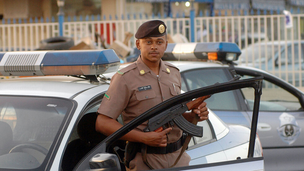 بينهم مصريون.. الشرطة السعودية تعتقل 10 أشخاص مارسوا النصب على الشركات