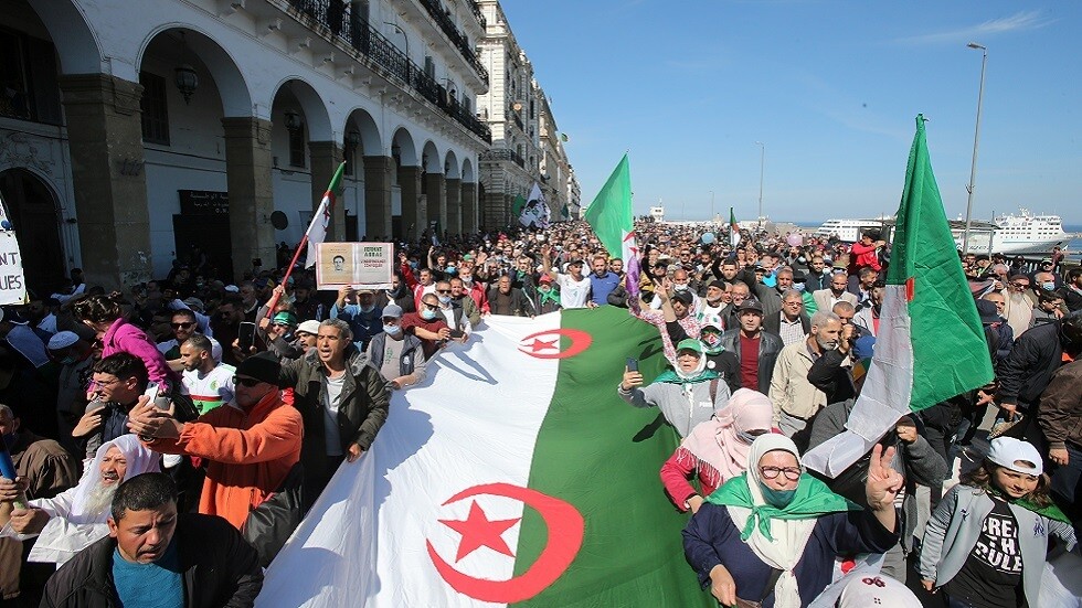 الجزائر.. الحبس المؤقت لخمسة من ناشطي الحراك