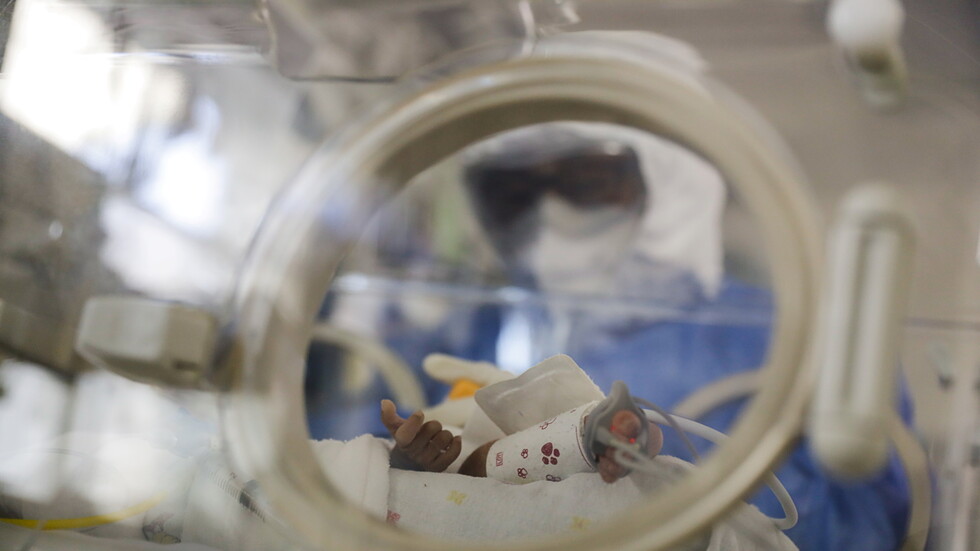 الجزائر.. سيدة ترزق بخمسة توائم إناث (صور)