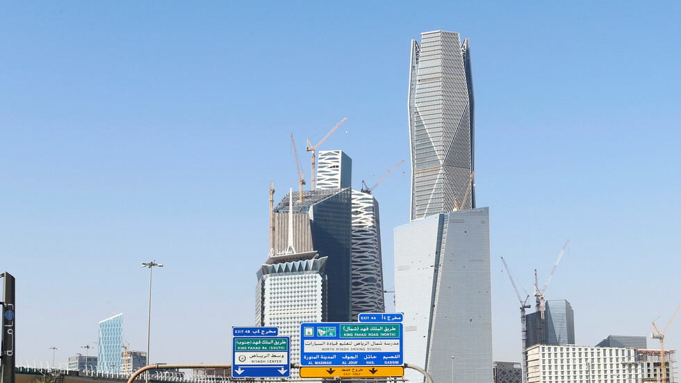 السعودية.. سكان الرياض يتلقون "رسائل تحذيرية طارئة جدا"