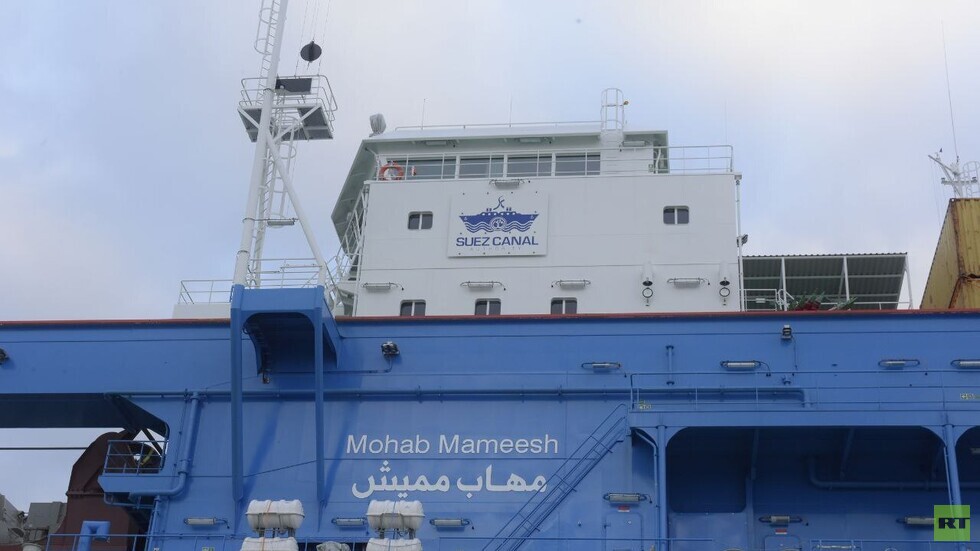 رئيس هيئة قناة السويس: القناة تشهد عبور السفينة الحاملة للكراكة 