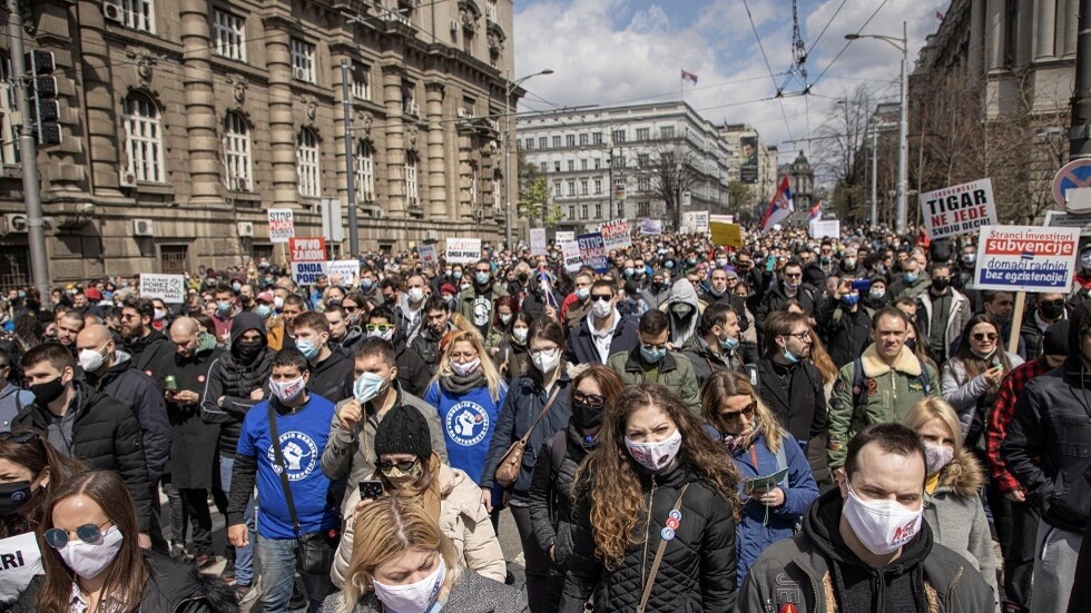 صربيا.. احتجاج الآلاف في بلغراد مطالبين بوقف التلوث