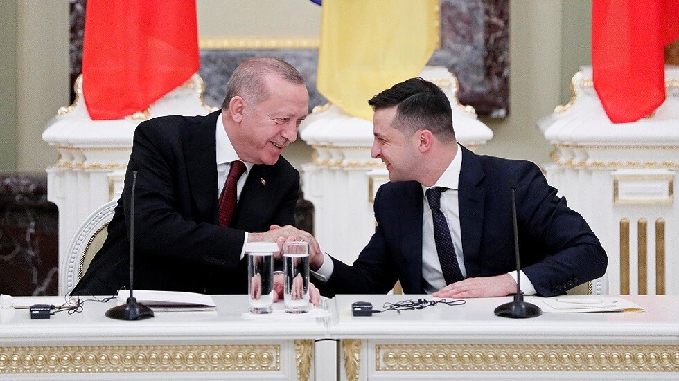 "حذار منهم حتى إذا أحضروا هدايا".. تعليقات في القرم على "وعود أردوغان" لنظيره الأوكراني