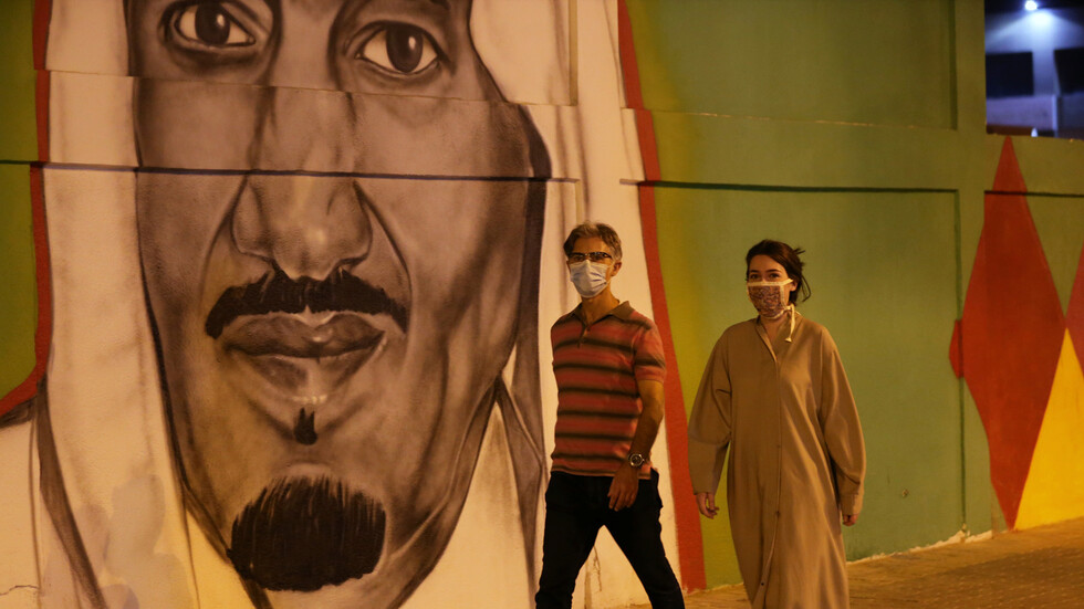 الإصابات اليومية بكورونا في السعودية تتراجع إلى ما تحت الـ800