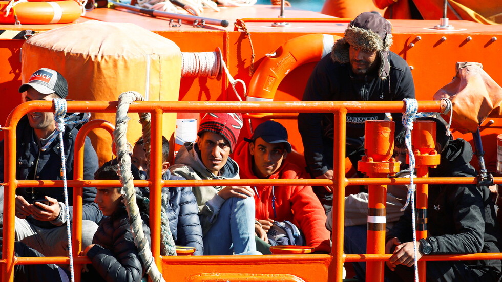 الشرطة الإسبانية توقف 20 شخصا متورطين في تهريب مهاجرين من المغرب إلى بلادها