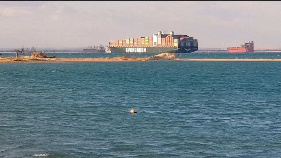 هيئة قناة السويس تعلن التحفظ رسميا على سفينة "إيفرجيفن"