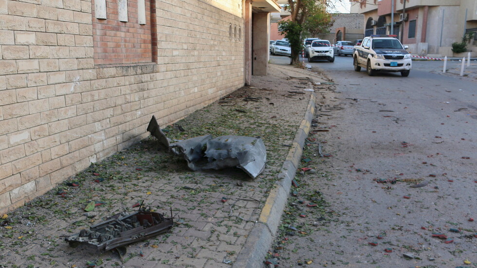 ليبيا.. مقتل شخص وإصابة اثنين في انفجار قنبلة يدوية داخل سيارة