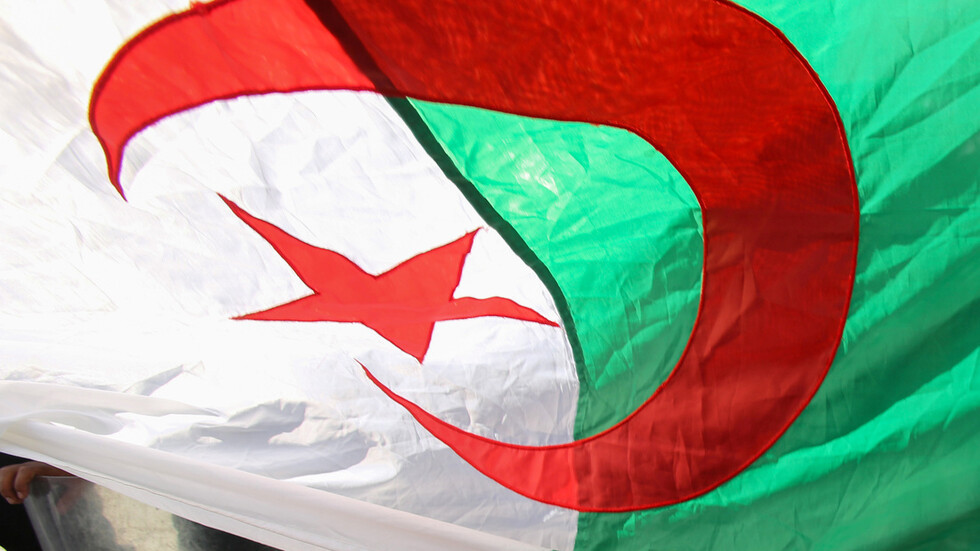 الجزائر تدعو فرنسا إلى الجدية في معالجة تعويضات التجارب النووية