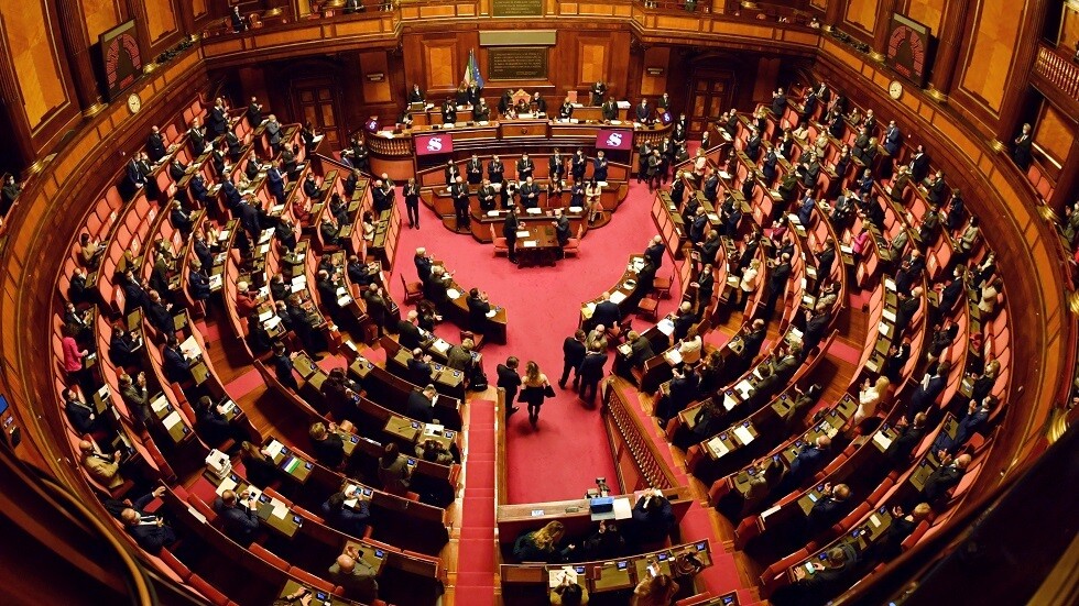 الشيوخ الإيطالي يطالب الحكومة بمنح الجنسية لناشط مصري مسجون