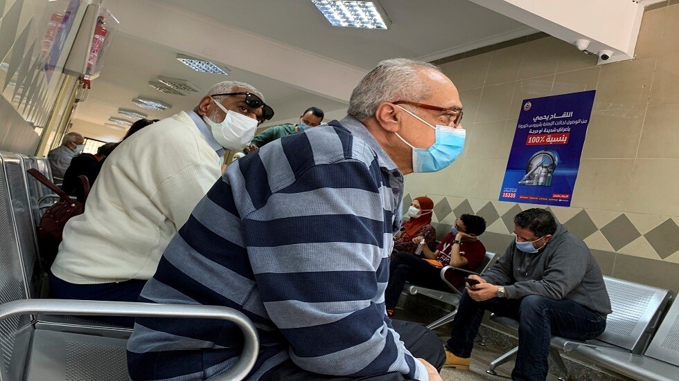 مصر تسجل 831 إصابة و44 وفاة جديدة بكورونا