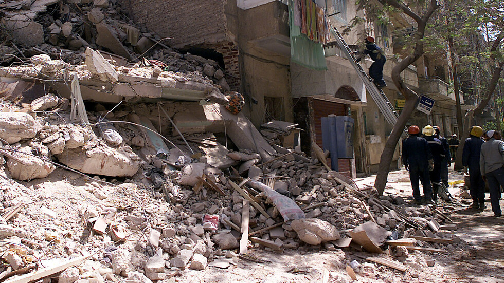 قتلى وجرحى جراء انهيار مبنى سكني بمحافظة مصرية