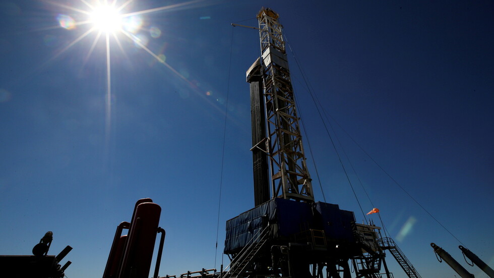 أسعار النفط عند أعلى مستوى في شهر