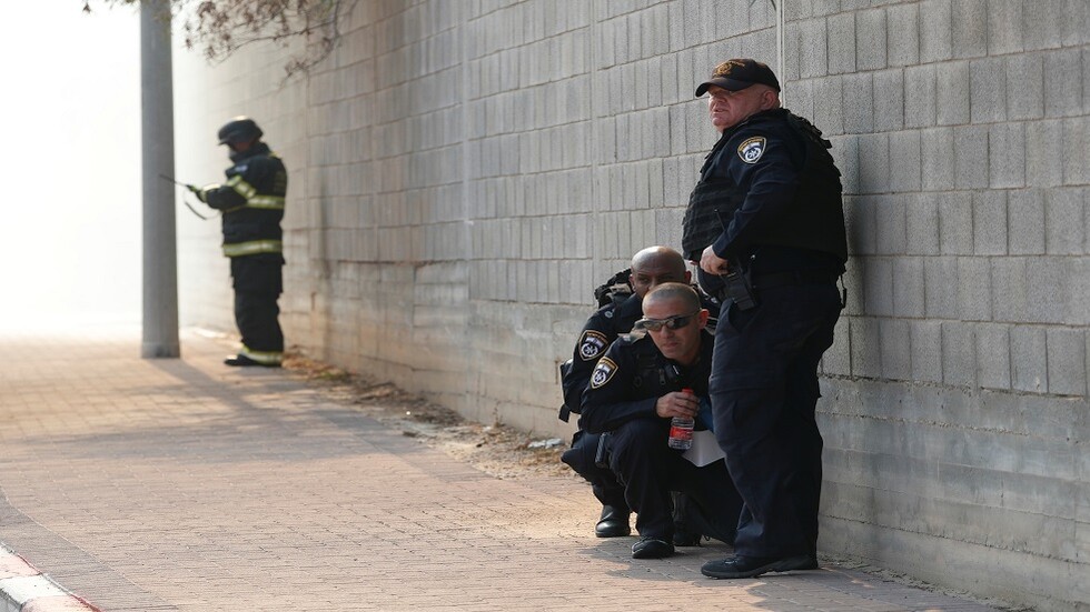 صفارات الإنذار تدوي في سديروت بعد استهدافها بصاروخ من قطاع غزة