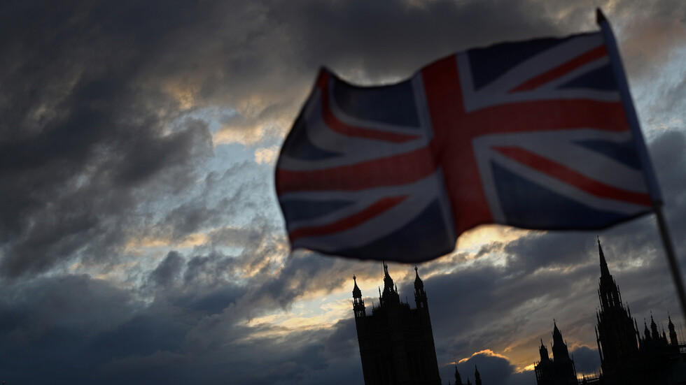 بريطانيا تعلن دعمها للتشيك في وجه "أنشطة روسية خبيثة"