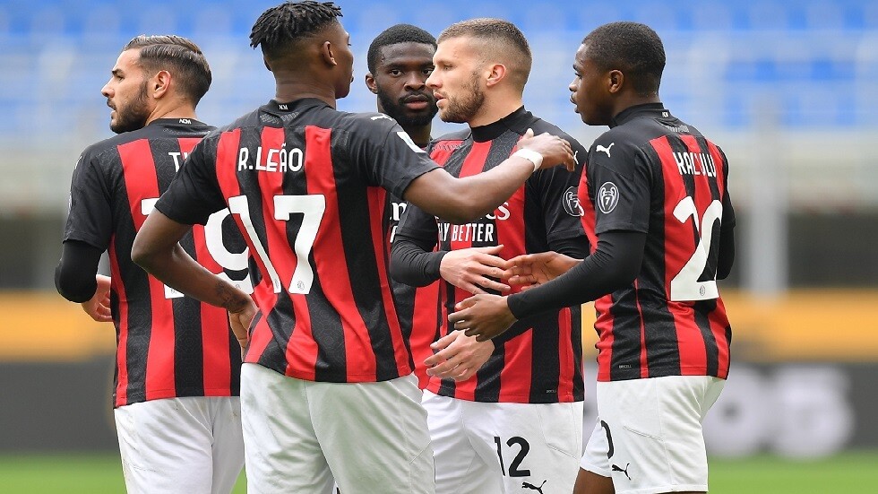 ميلان يهزم جنوى ويتشبث بوصافة "الكالتشيو"