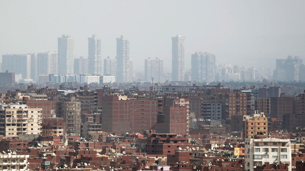 مصر.. المتهم بحرق جثة سيدة بحلوان يمثل جريمته أمام المباحث