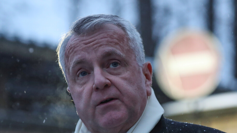 أنباء عن نية سفير الولايات المتحدة لدى روسيا السفر إلى بلاده للتشاور مع الإدارة