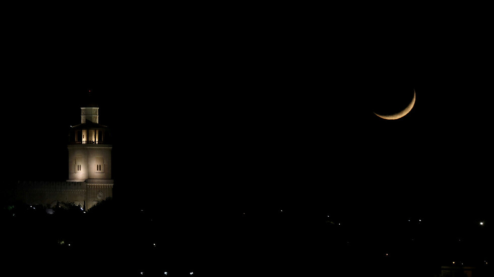 مصر.. البحوث الفلكية تكشف عن موعد أول أيام عيد الفطر