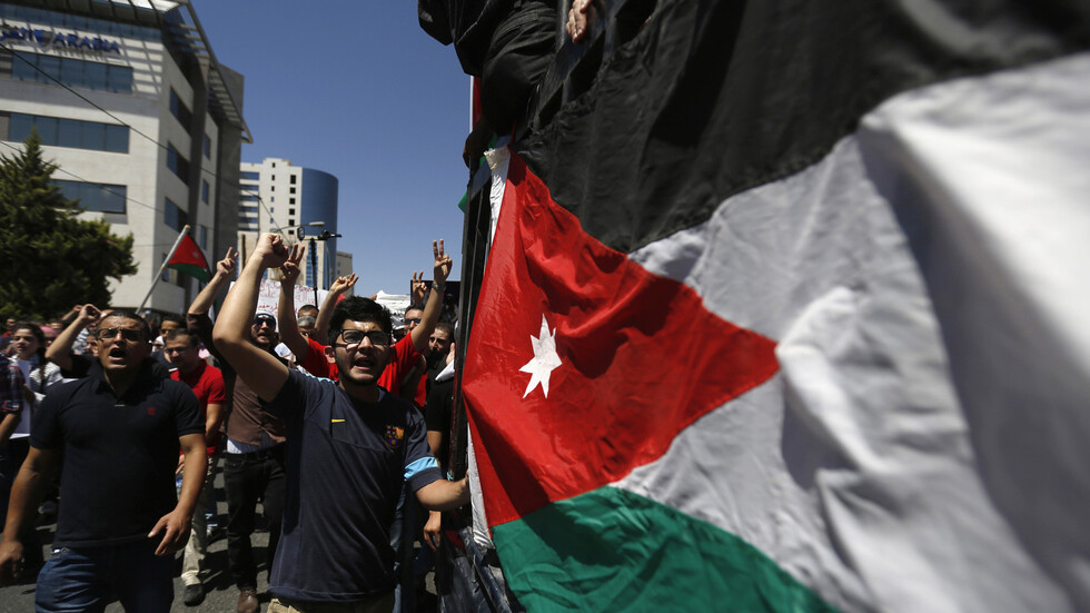 الأردن يسلم فلسطين عقود "الشيخ جراح"