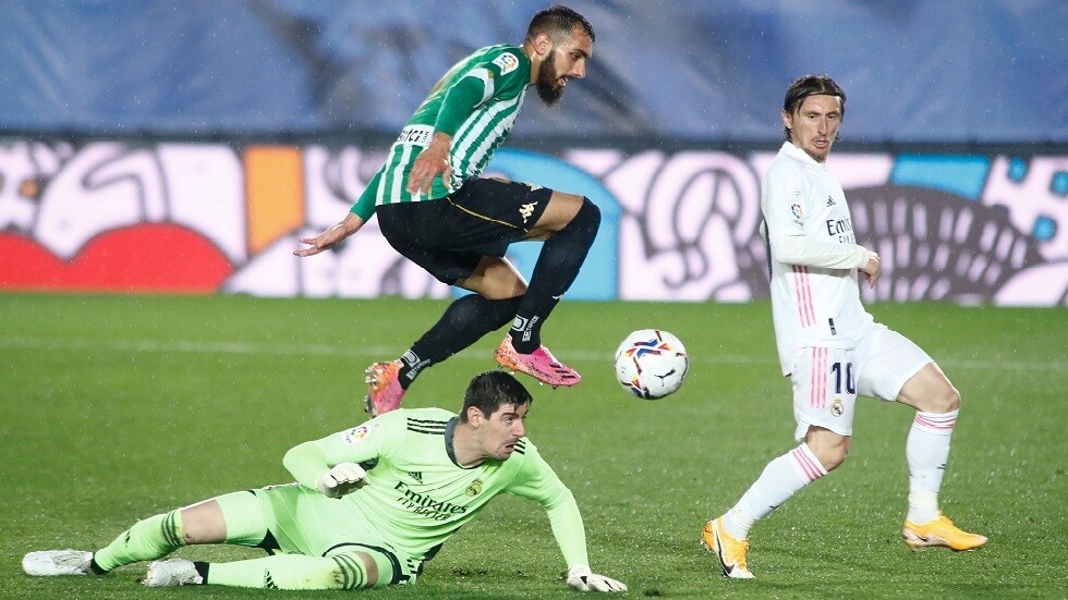 ريال مدريد يهدر نقطتين ثمينتين في الأمتار الأخيرة من الصراع على لقب 