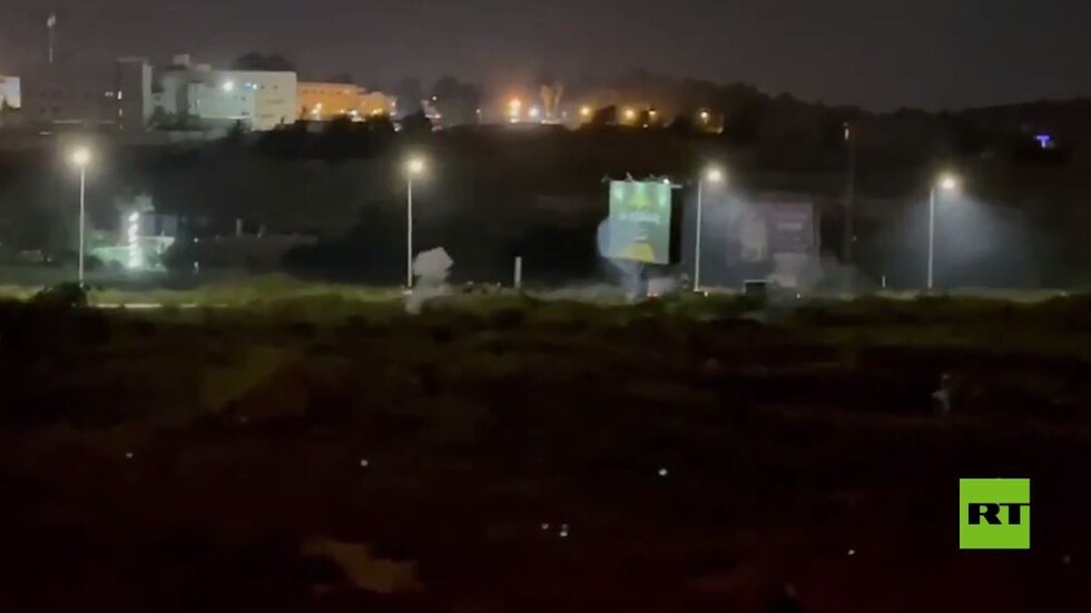 بالفيديو.. اندلاع مواجهات عنيفة عند مدخل البيرة الشمالي